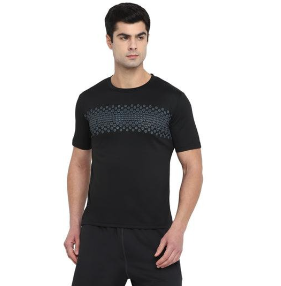 Men’s black activewear t-shirt by Indian sportswear brands for gym training and fitness performance